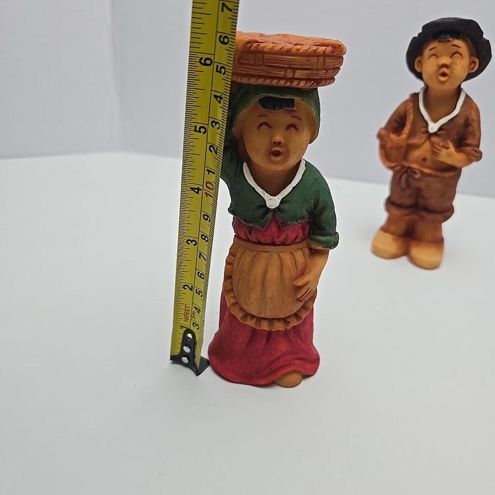 Lot of 2  Doo Lee Koreart man and woman with Basket Resin Figurines 6.5" - Picture 7 of 15